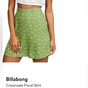 NWT Billabong Green Mini Skirt - Large